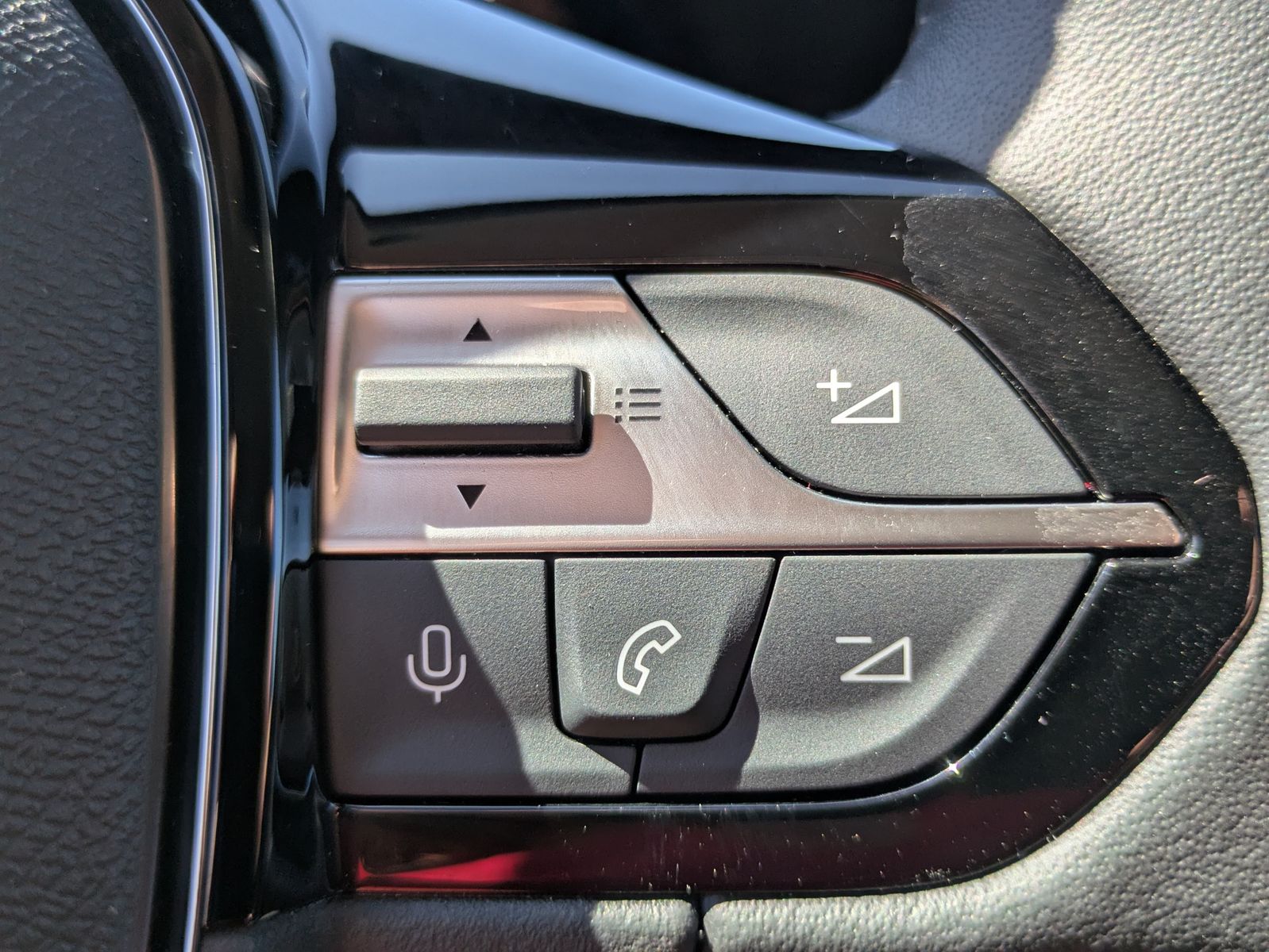 Fahrzeugabbildung Peugeot 308 Allure 1.2 AHK*360°KAMERA*ACC*LED*GARANTIE