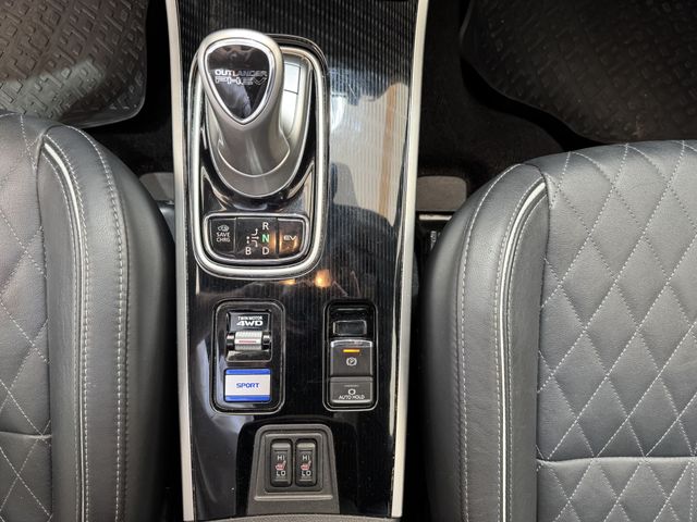 Mitsubishi Outlander PHEV PLUS Spirit-Paket 2.4 MIVEC 4WD