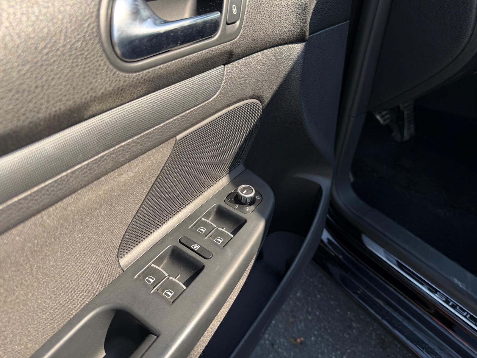 Volkswagen Golf 2012 — photo 10