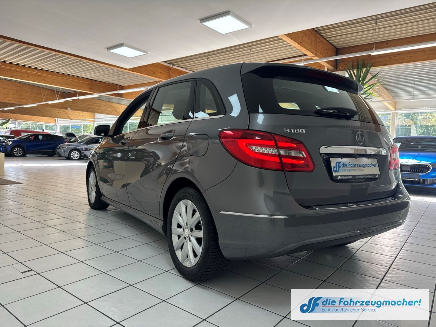 Fahrzeugabbildung Mercedes-Benz B 180 Bi-Xenon SHZ Parklenkass. Rückfahrkam. Not