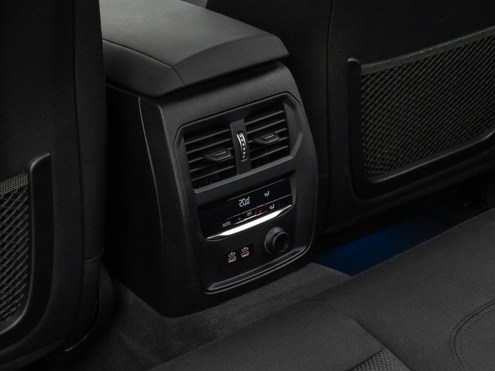 Fahrzeugabbildung BMW 330e ACC Alarm DAB CockpitPr HiFi PDC WLAN Sport
