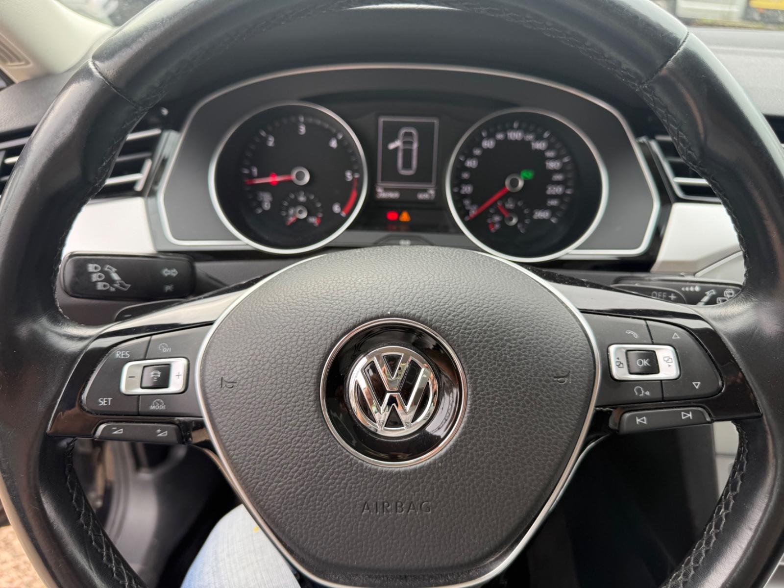 Volkswagen Passat 2015 — photo 13