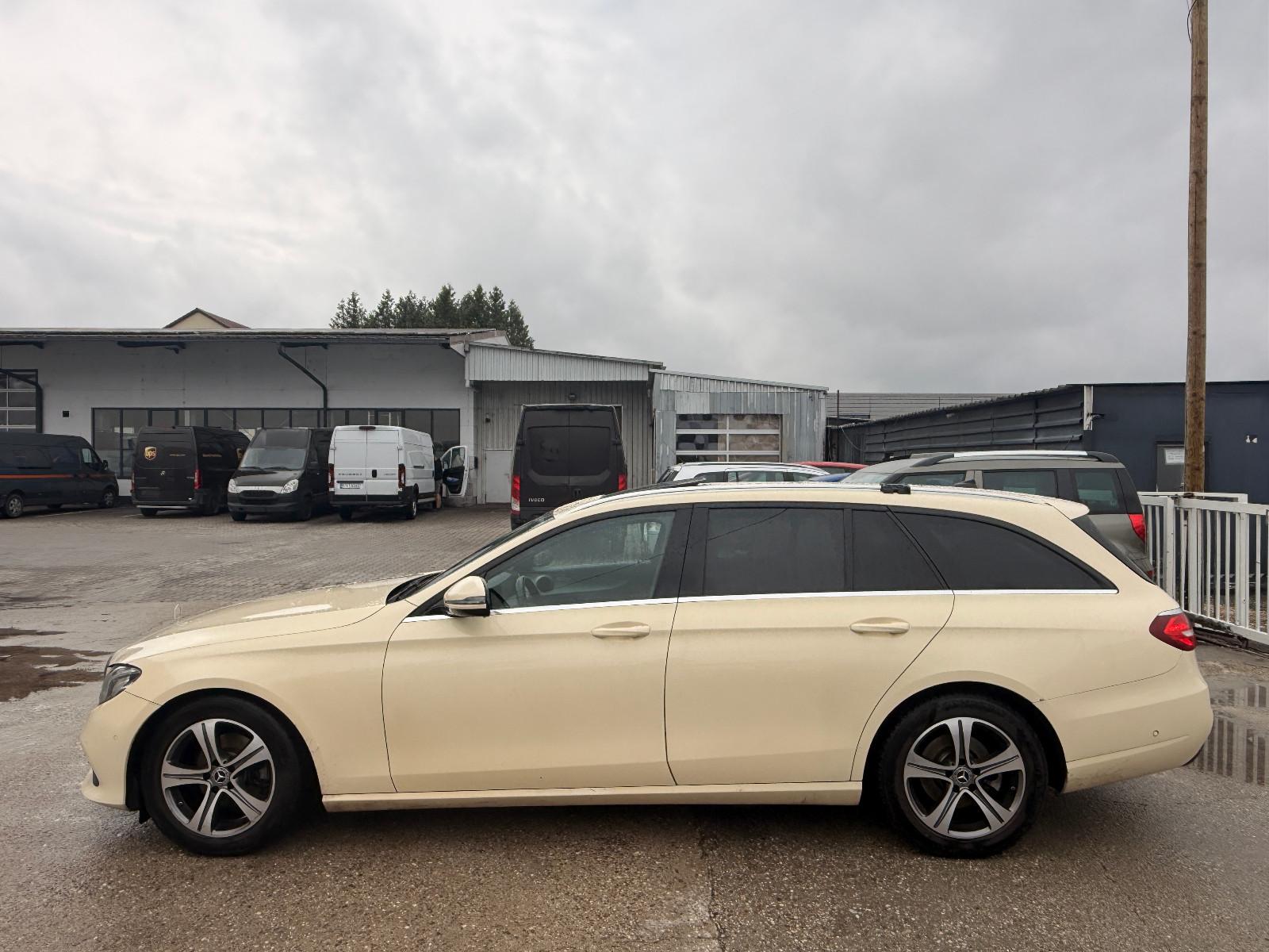 Mercedes-Benz E 220 E T-Modell    Vollfahrbereit