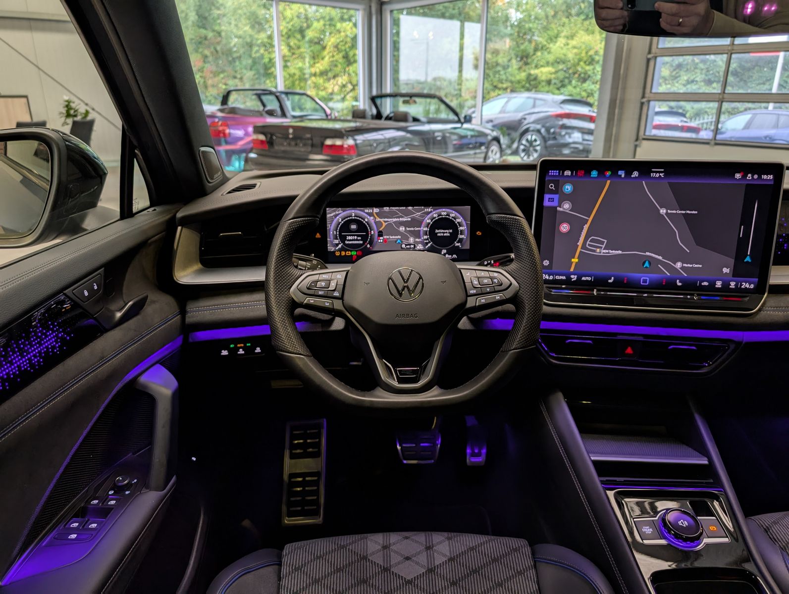 Fahrzeugabbildung Volkswagen Tayron 2.0TDI 4M R-Line 7-Sitz 360° H/K Pano AHK