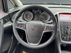 Fahrzeugabbildung Opel Astra J Sports Tourer Edition Sitzheizung PDC