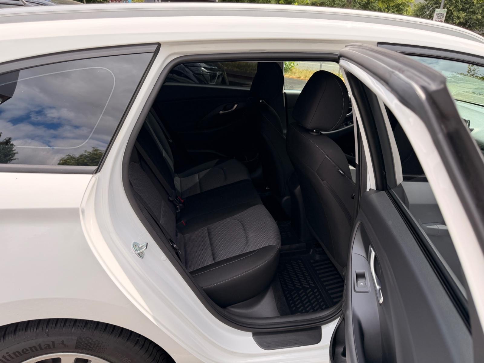Hyundai i30 cw KLIMA TEMPOMAT SPUR BLUETOOTH LED PDC