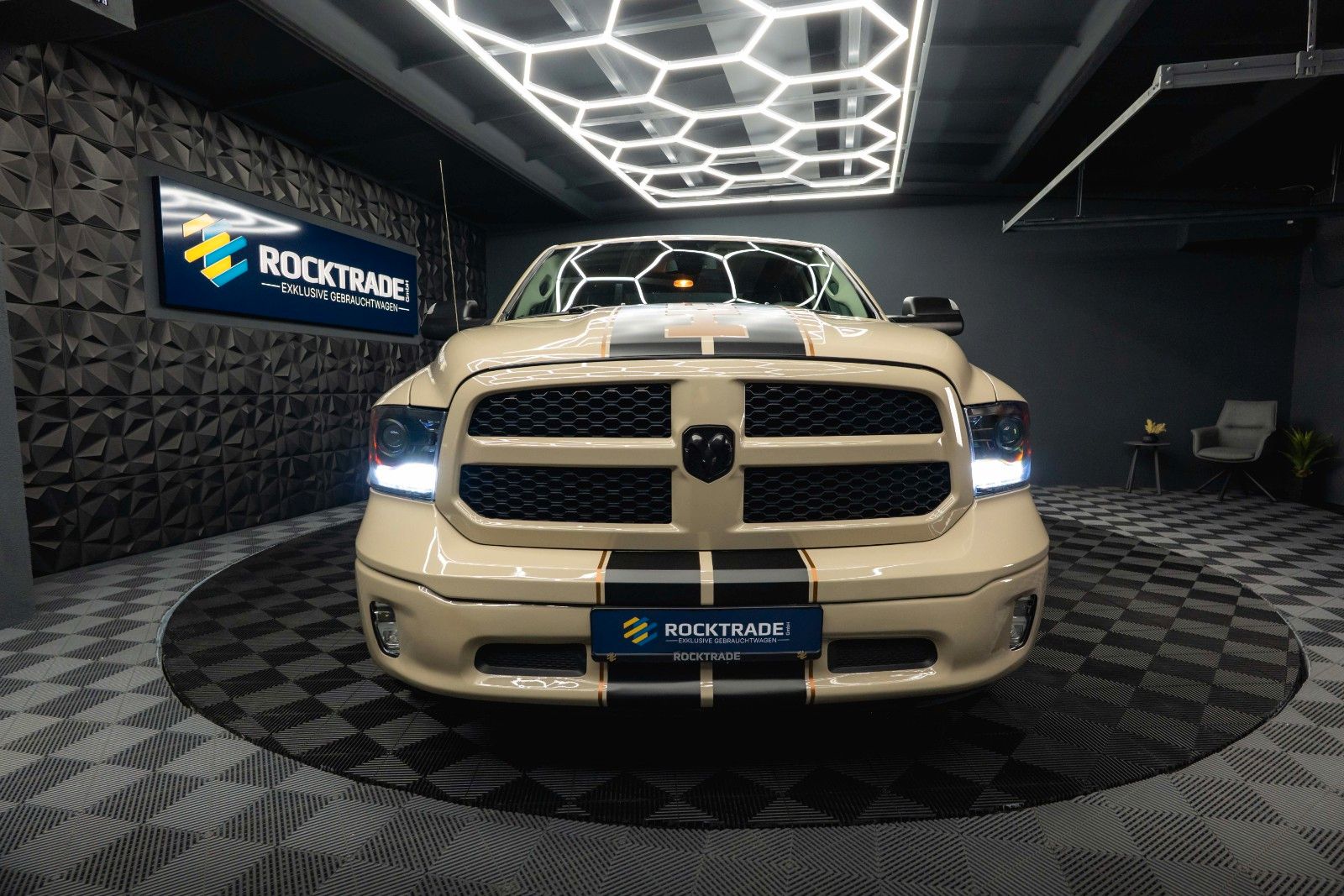 Fahrzeugabbildung Dodge RAM 5.7 V8 HEMI 4x4 Offroad Night LONGBED *LPG*
