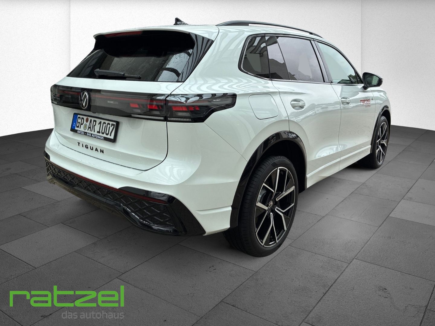 Fahrzeugabbildung Volkswagen Tiguan R-Line 2.0 TDI 4Motion Standh.+Leder+PANO