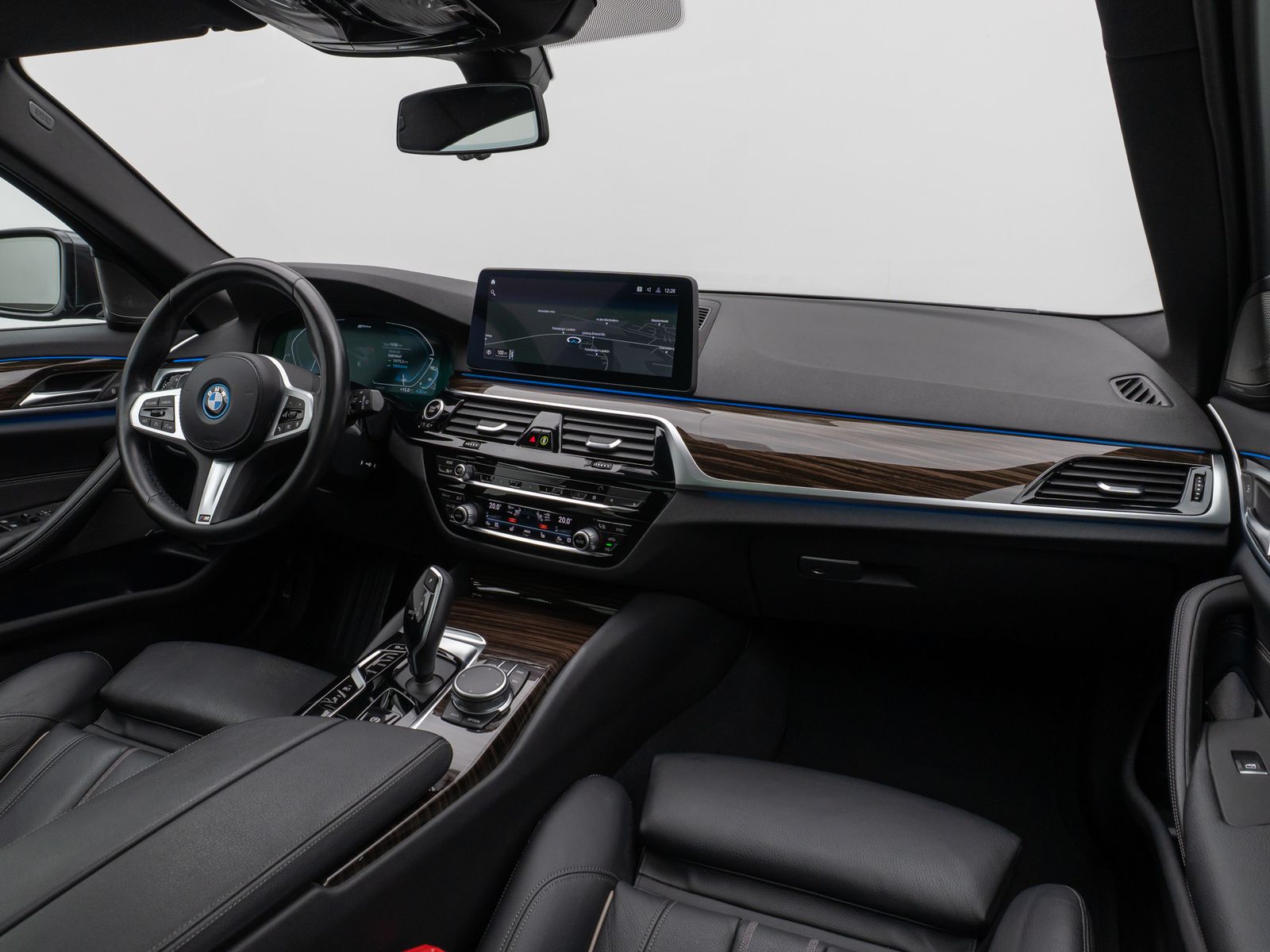 Fahrzeugabbildung BMW 530e Panorama Kamera DAB H/K WLAN Alarm Sport