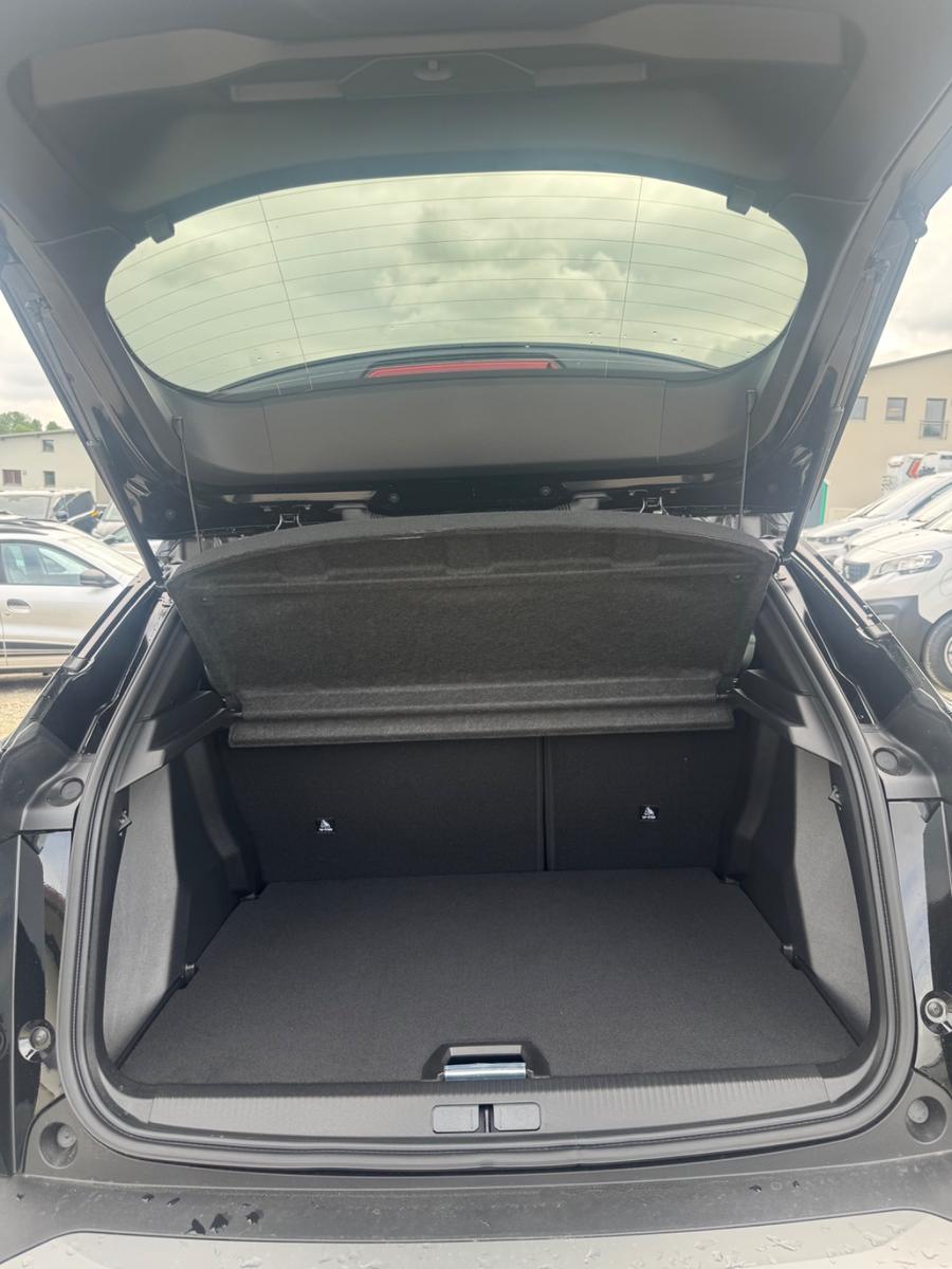 Peugeot 2008 Hybrid 145 GT, ACC, Navi