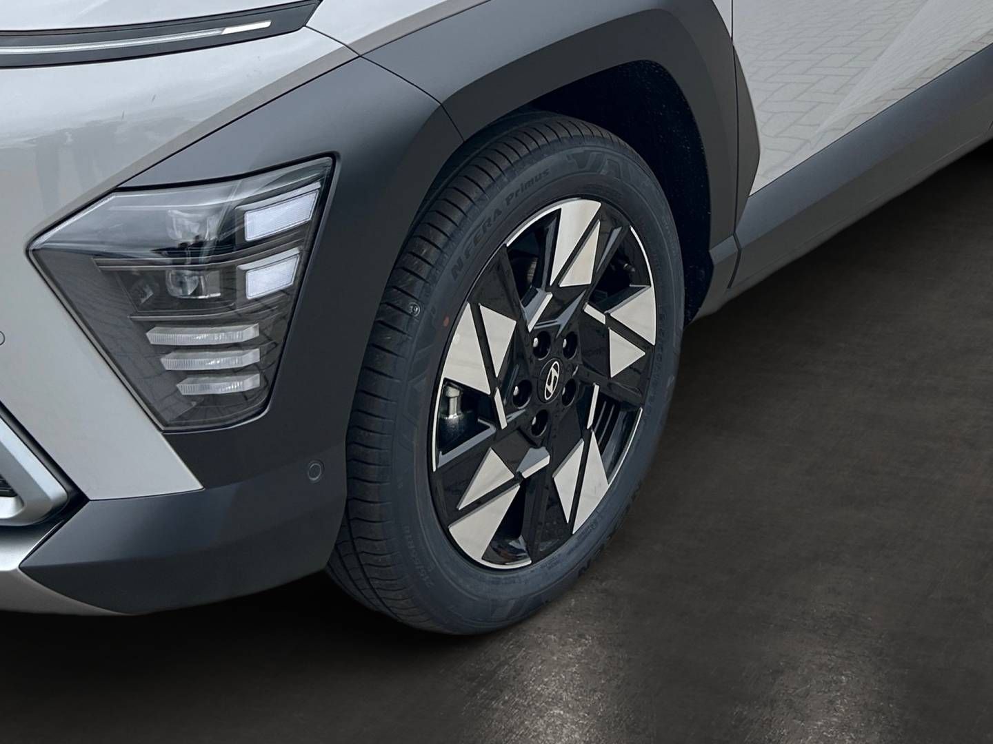 Fahrzeugabbildung Hyundai KONA 1.6 T-GDI (150 PS) Prime Teilleder, Navi, L