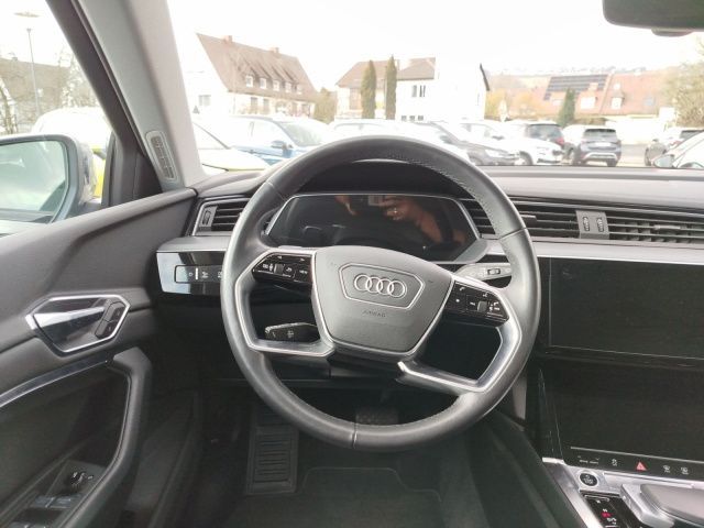 Fahrzeugabbildung Audi e-tron advanced 50 quattro 230 kW