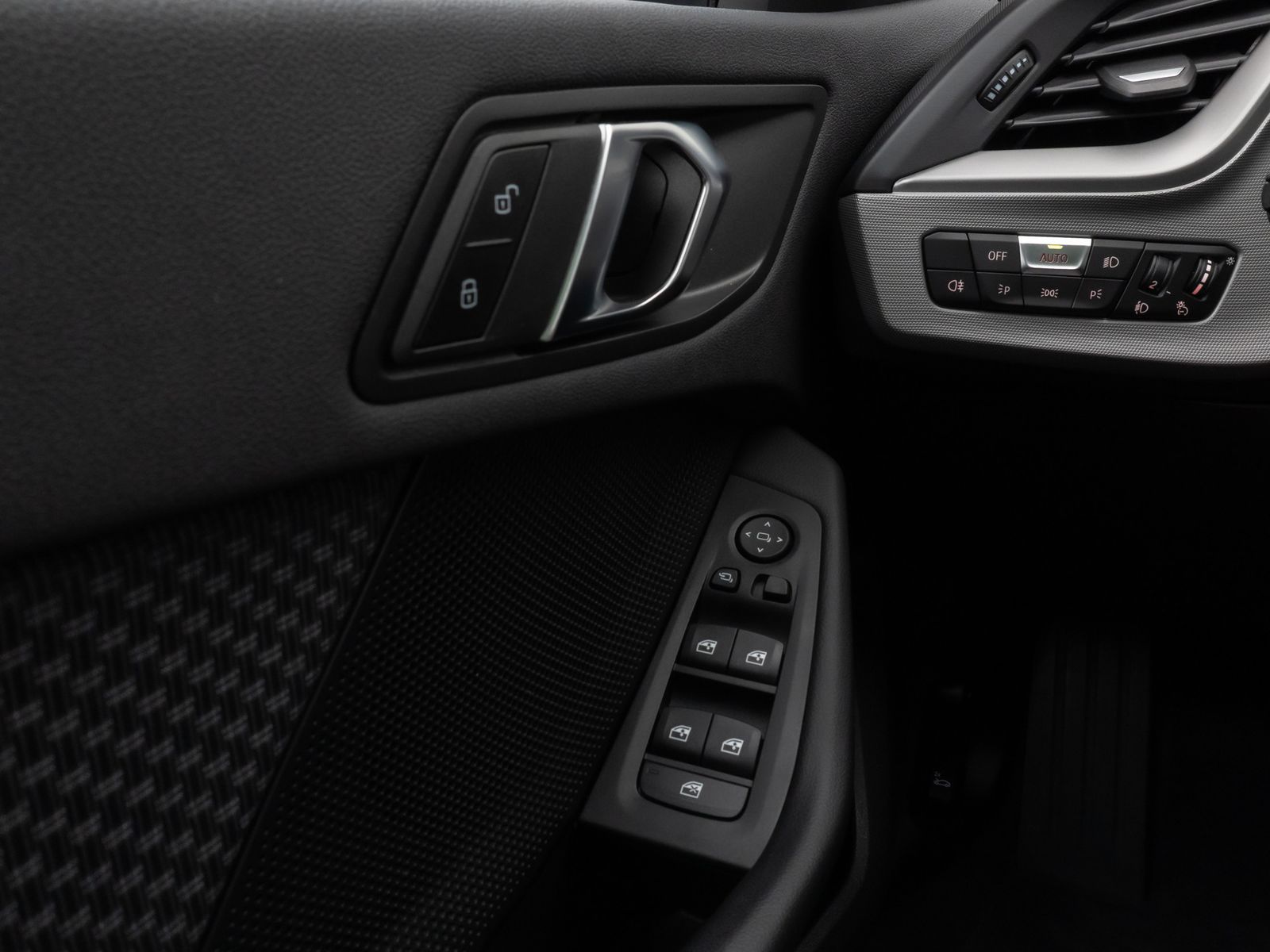 Fahrzeugabbildung BMW 118i Panorama DAB CockPitPro Lenkrhzg PDC LED