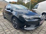 Toyota Auris Touring Sports Design Edition (AHK) - schwarze Toyota Auris