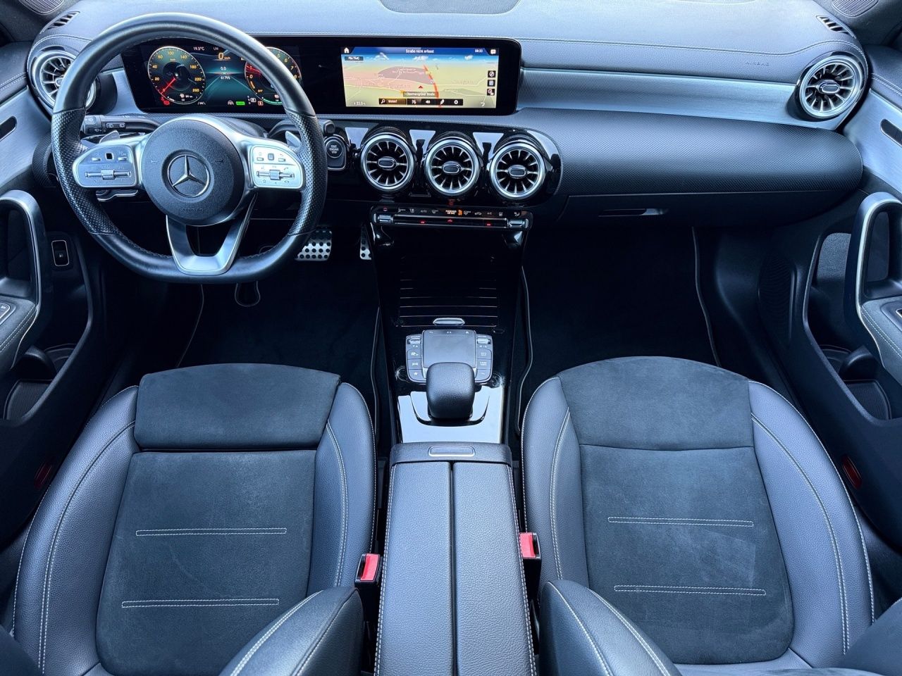 Fahrzeugabbildung Mercedes-Benz CLA 250 e SB AMG+AHK+NIGHT+DISTR+MULTIB+AMBIENTE