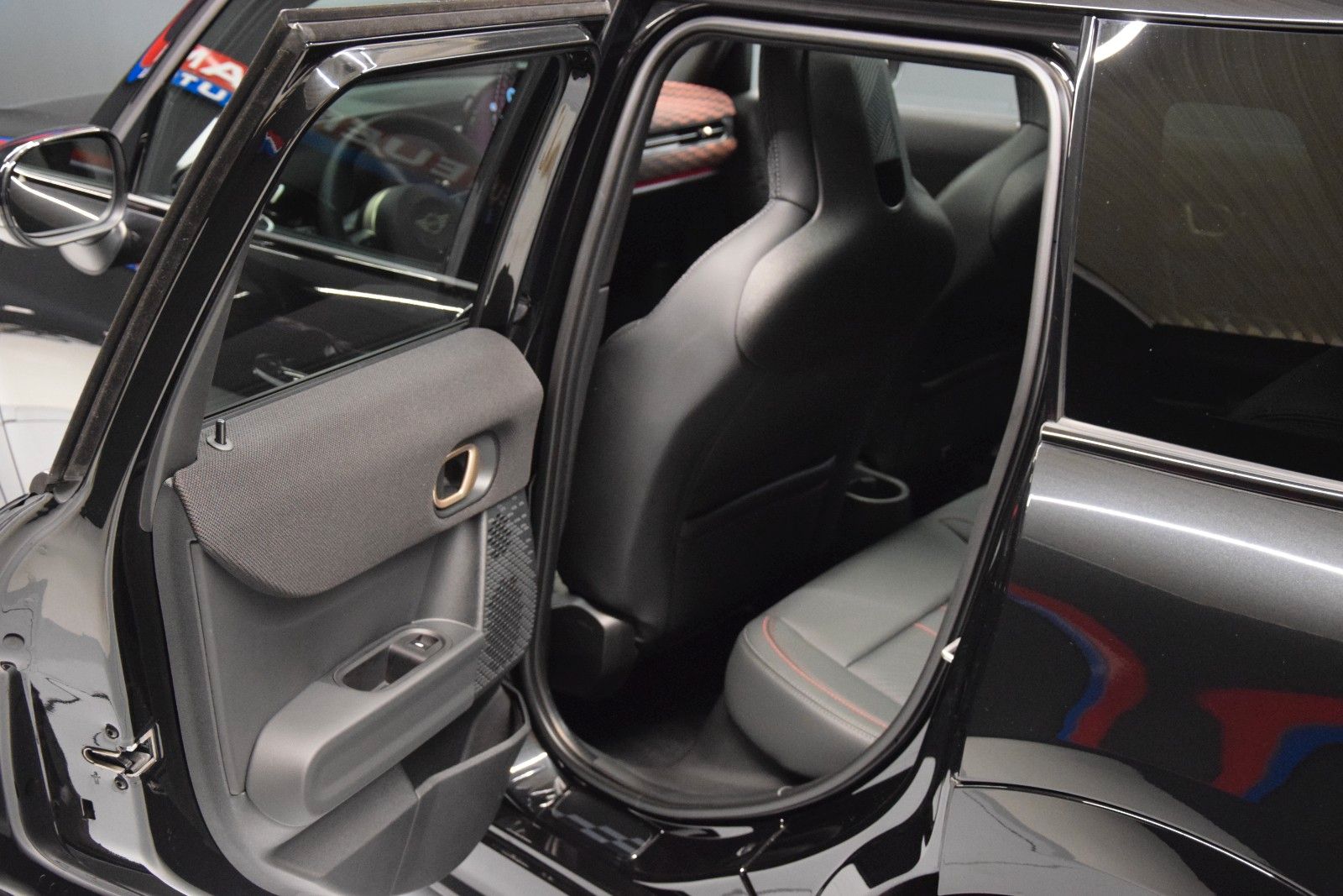 Fahrzeugabbildung MINI Cooper C John Cooper Works Trim M HuD Pano Leder