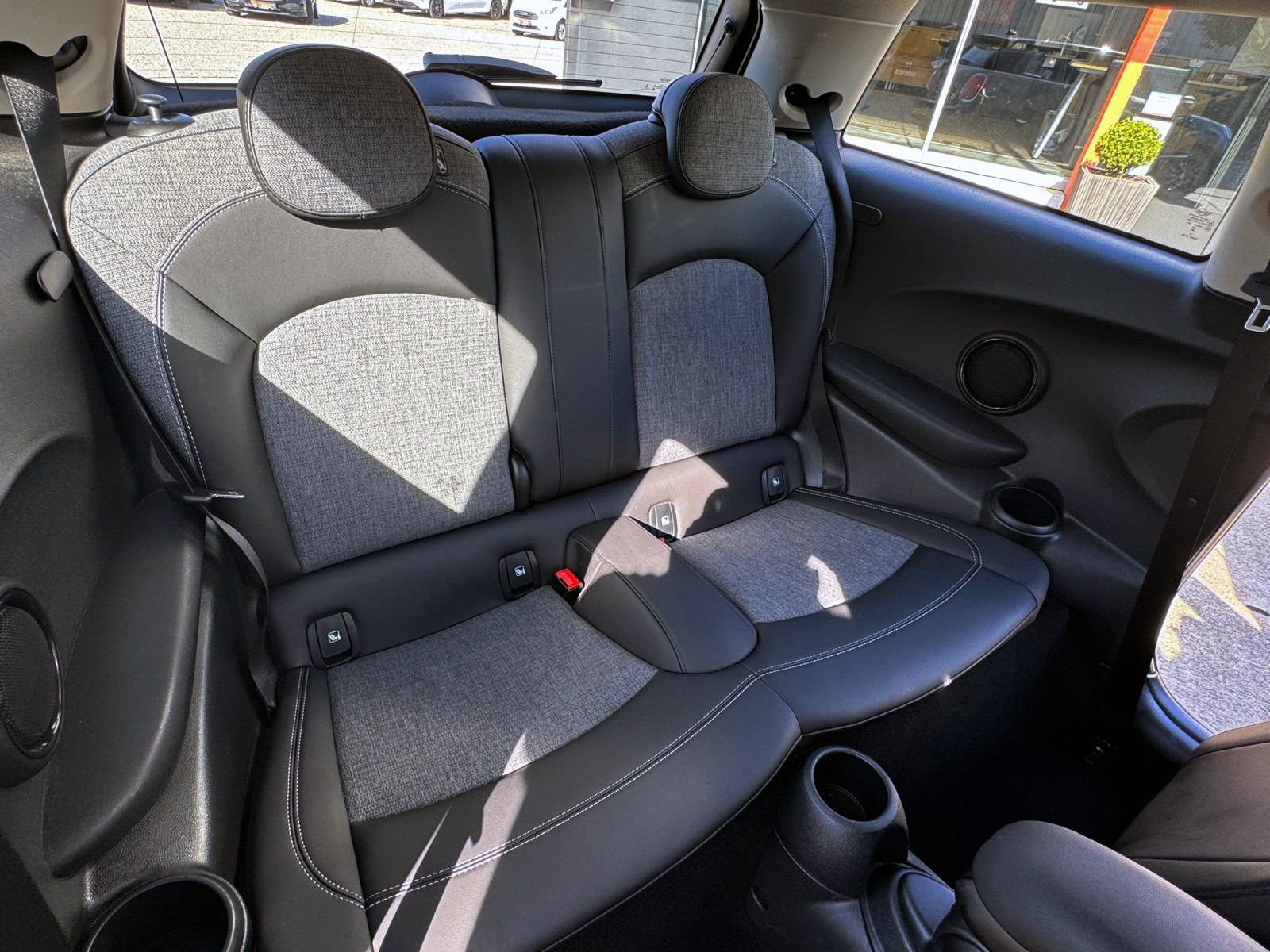 Fahrzeugabbildung MINI COOPER SE Classic-Trim KAM PDC SHZ TEMP NAV ALU