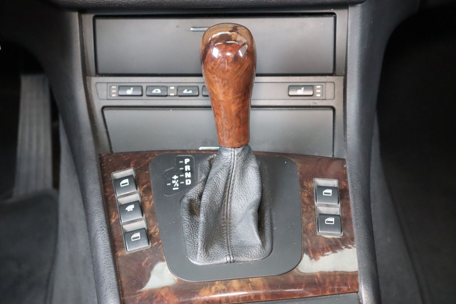 Fahrzeugabbildung BMW 323 Ci Cabrio Sitzhzg. * Leder * Klimaautom.