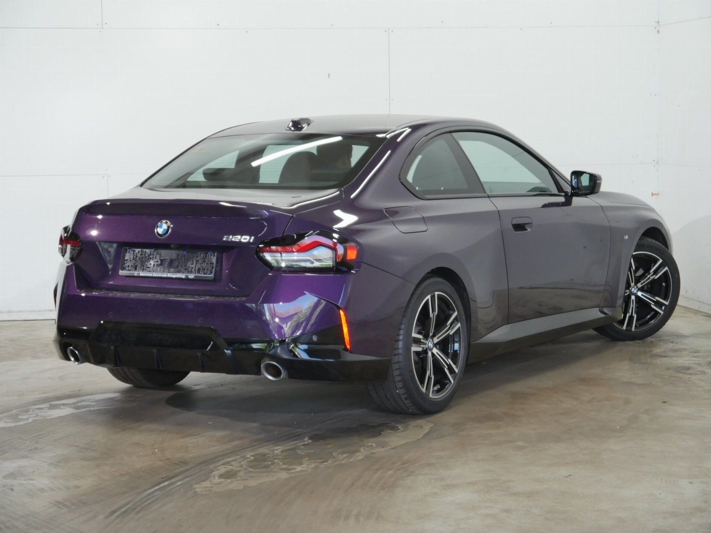 Fahrzeugabbildung BMW 220i | M Sportpaket | M Sportfahrwerk | 18" LMR