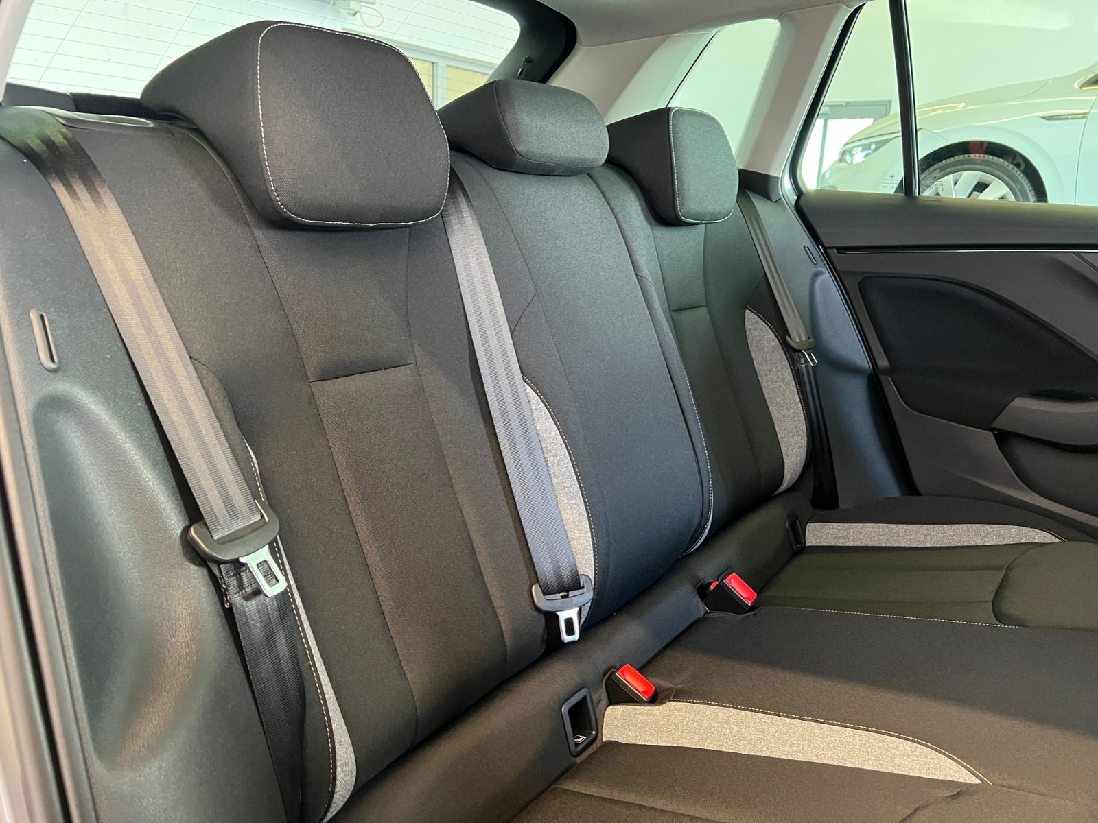 Fahrzeugabbildung SKODA Kamiq DRIVE 1.0 TSI DSG *Black-Paket,Komfort-Pak