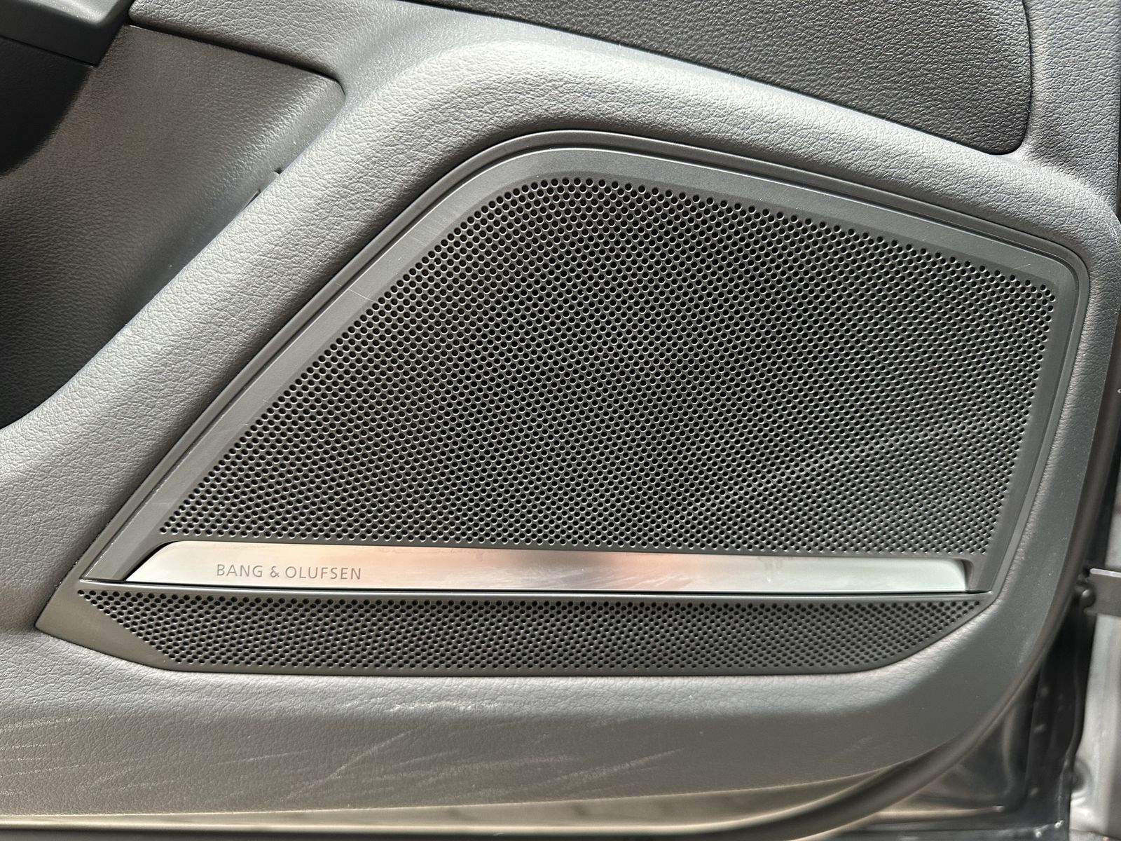 Fahrzeugabbildung Audi S6 Avant Black NAV+MATRIX+B&O+PANO+AHK+V-COCKPIT