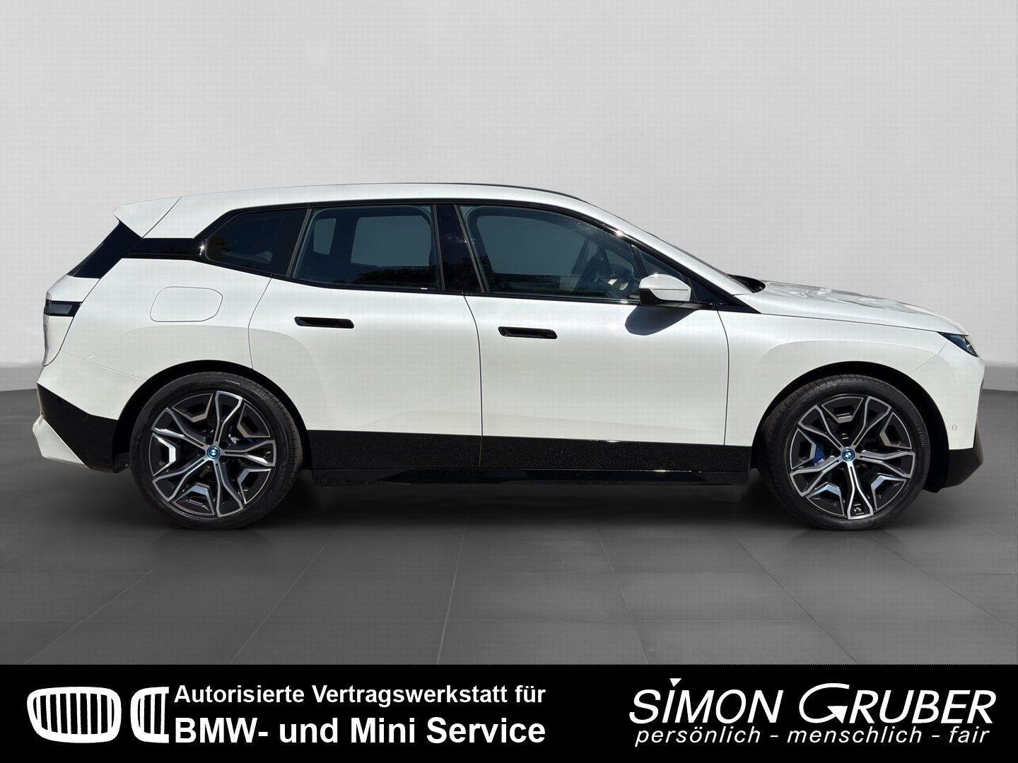 Fahrzeugabbildung BMW iX xDrive50 Sport PanoSky H&K HUD Laser AHK