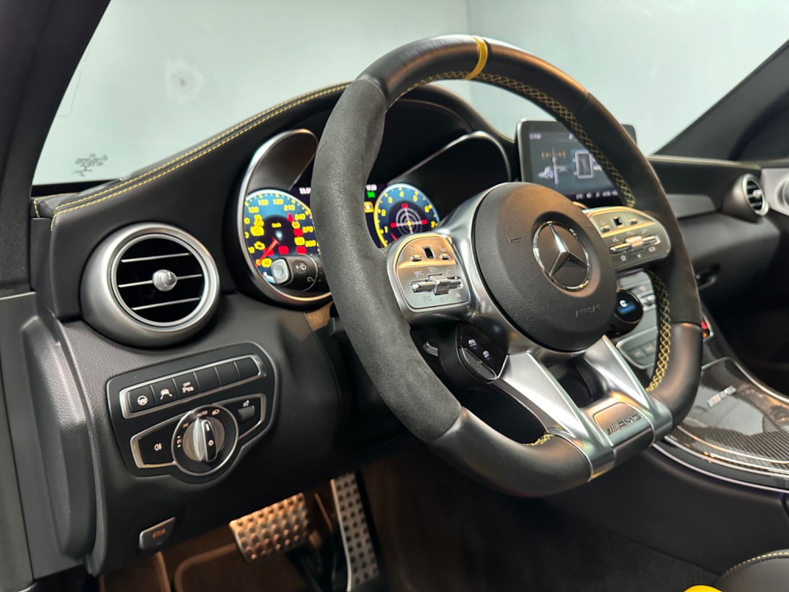 Fahrzeugabbildung Mercedes-Benz C 63 S *PANORAMA*KERAMIK*KEYGO*VMAX*CARBON*