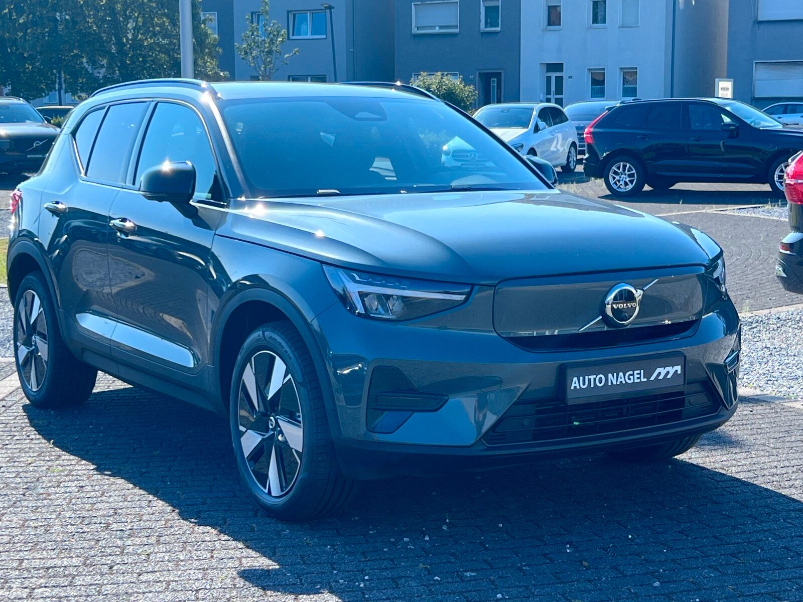 Volvo EX40 Plus Dark Extended Range imagem 3