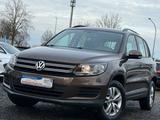 Volkswagen Tiguan 4Motion 2.0 TDI*1.Hand*Tüv/Insp-Neu*AHK* - Volkswagen Tiguan mit Diesel-Antrieb: Allradantrieb