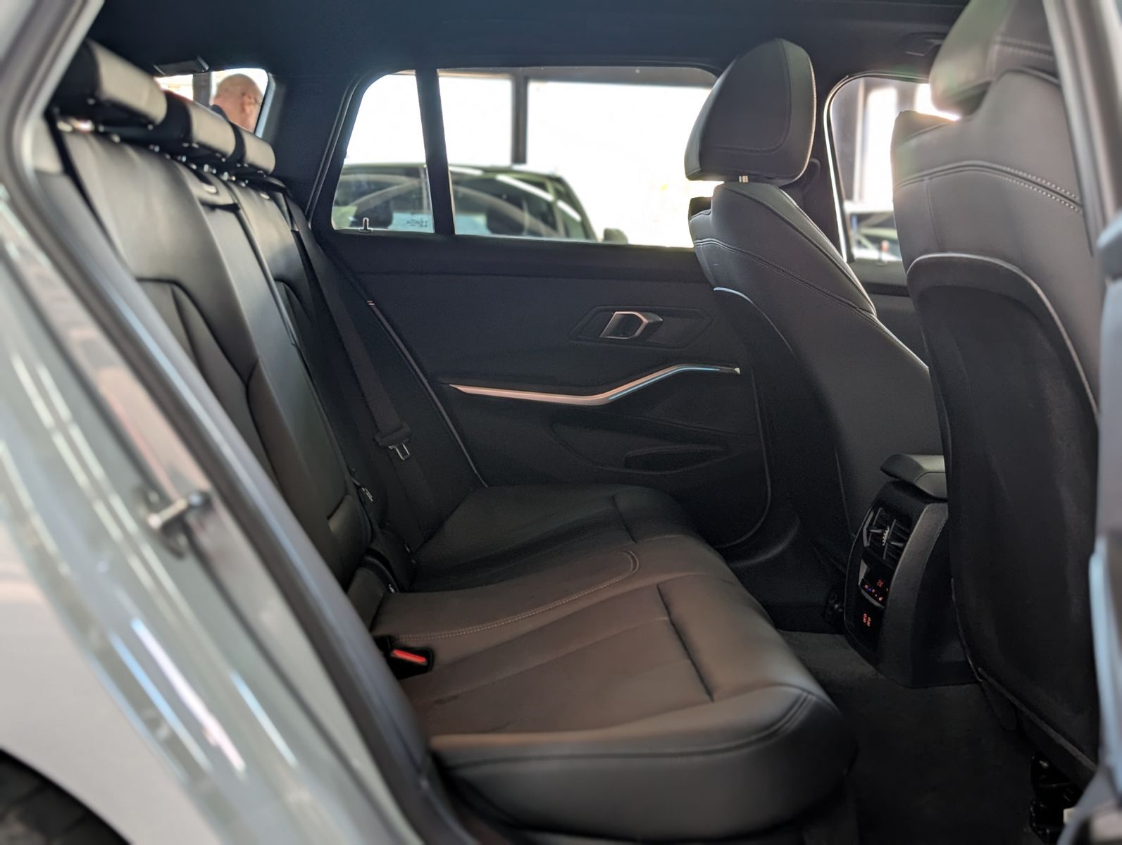 Fahrzeugabbildung BMW 320 d xDrive M Sport SHADOW PANO ACC KAM AHK LED