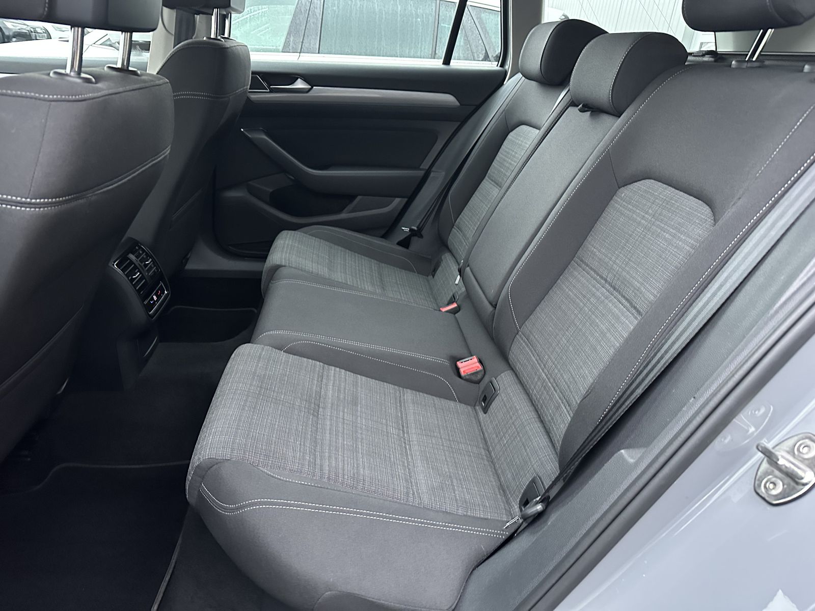 Fahrzeugabbildung Volkswagen Passat Variant 2.0 TDI DSG Business NAV+LED+ACC