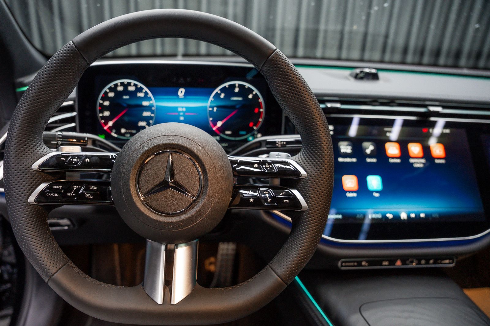 Fahrzeugabbildung Mercedes-Benz E 220d MY25*Premium Plus*Superscreen*20"*Leder-P