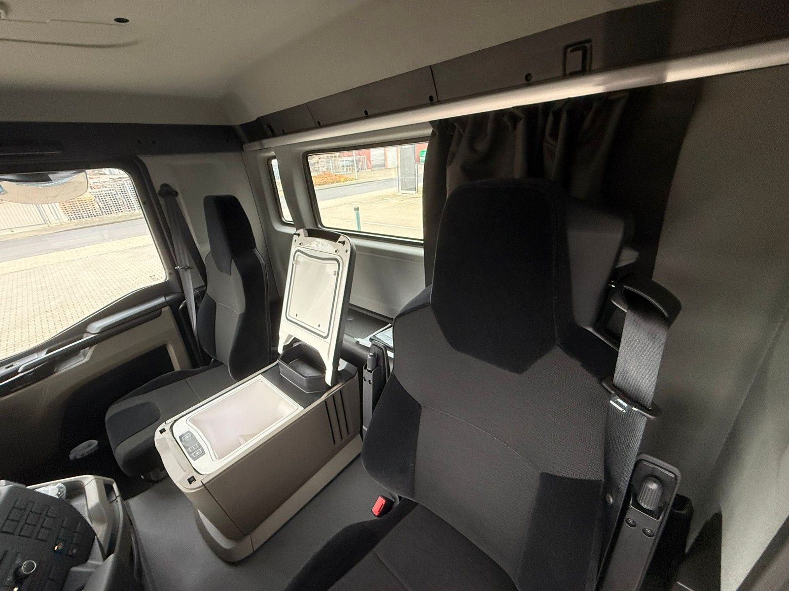 Fahrzeugabbildung MAN TGS 26.520 Absetzkipper HYVA 18 TAZ / Funk / 6x4