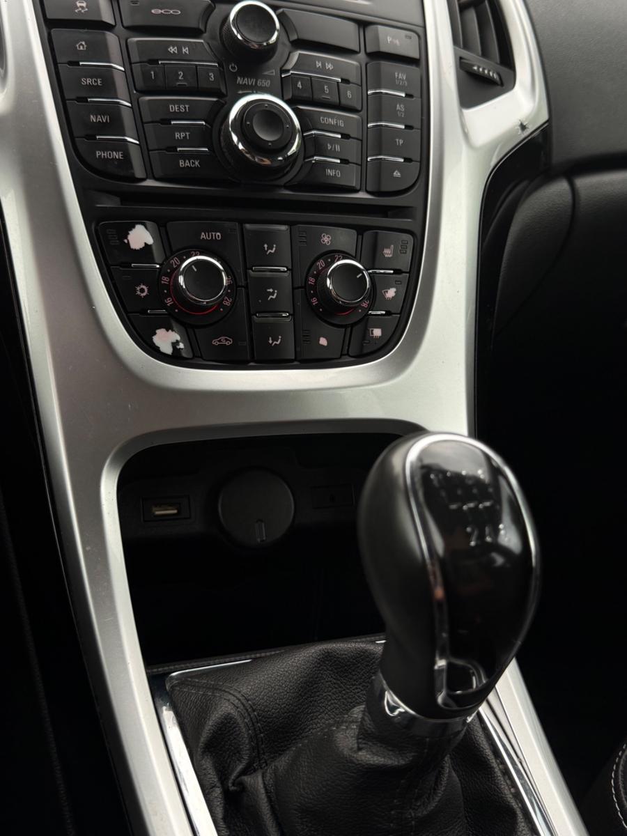 Opel Astra 2014 — photo 15