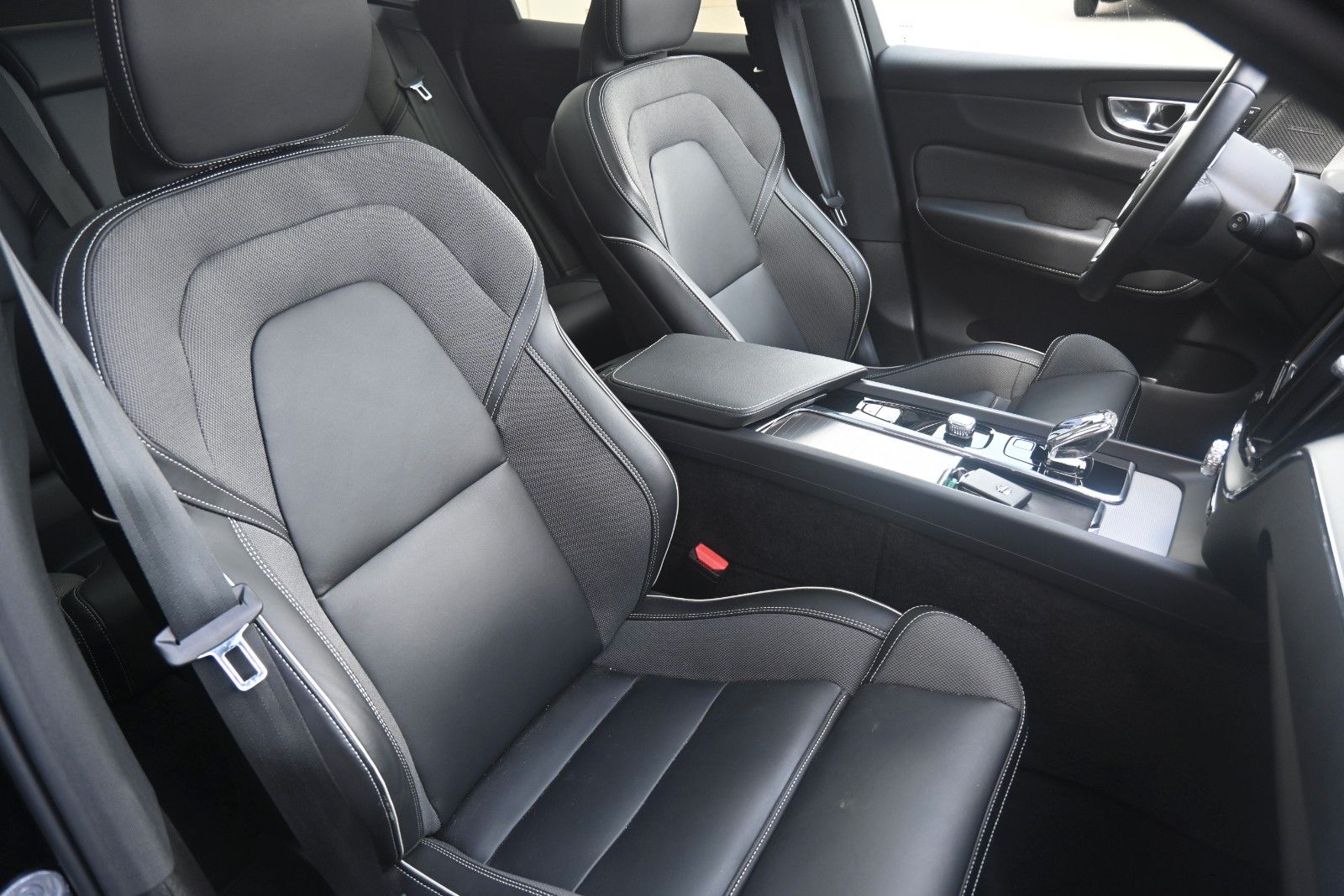 Fahrzeugabbildung Volvo XC60 T6 AWD Recharge Plus Dark*360°*ACC*AHK