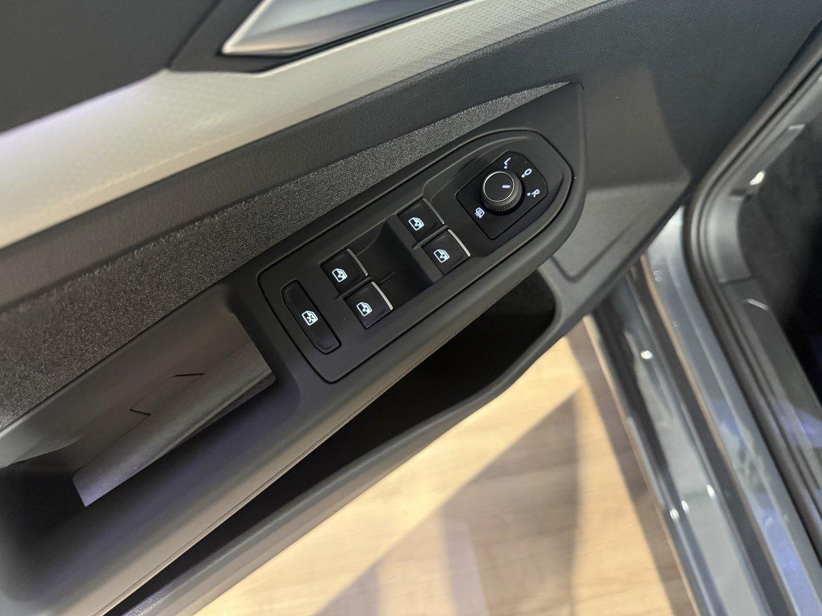 Volkswagen Golf VIII 1,0l TSI Move, миниатюра 22