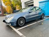 Mercedes-Benz E 240 4MATIC ELEGANCE Elegance - Mercedes-Benz E 240 aus 2005
