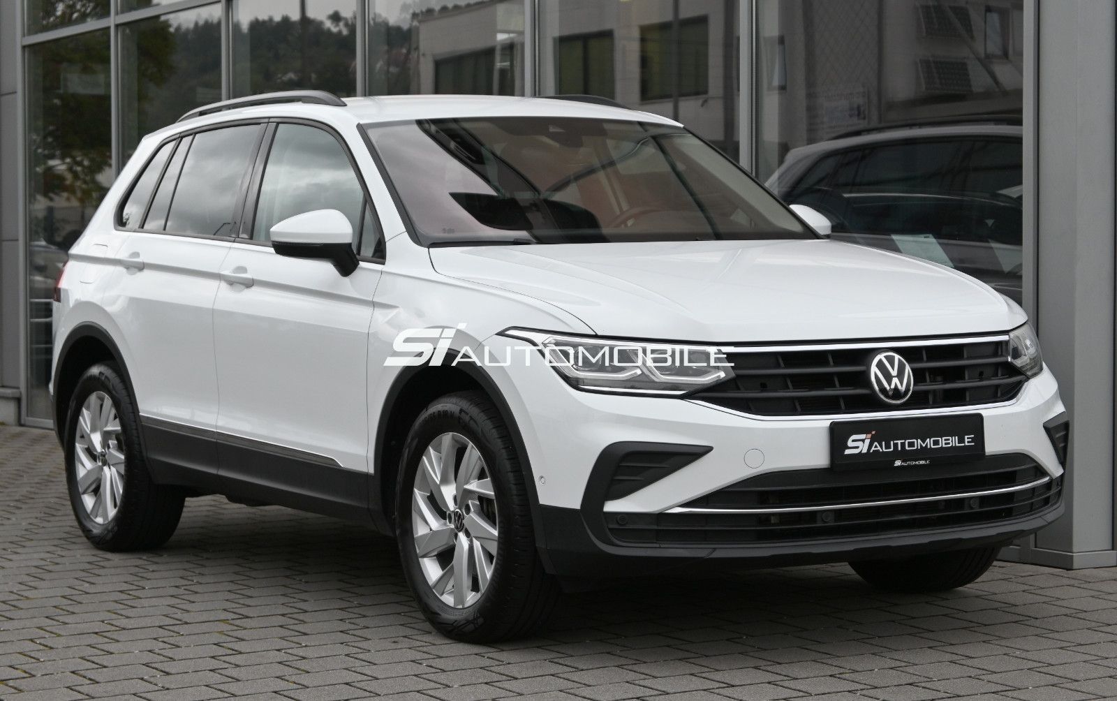 Fahrzeugabbildung Volkswagen Tiguan 2.0 TDI DSG 4MOT Life °ACC°AHK°HUD°STHZ°