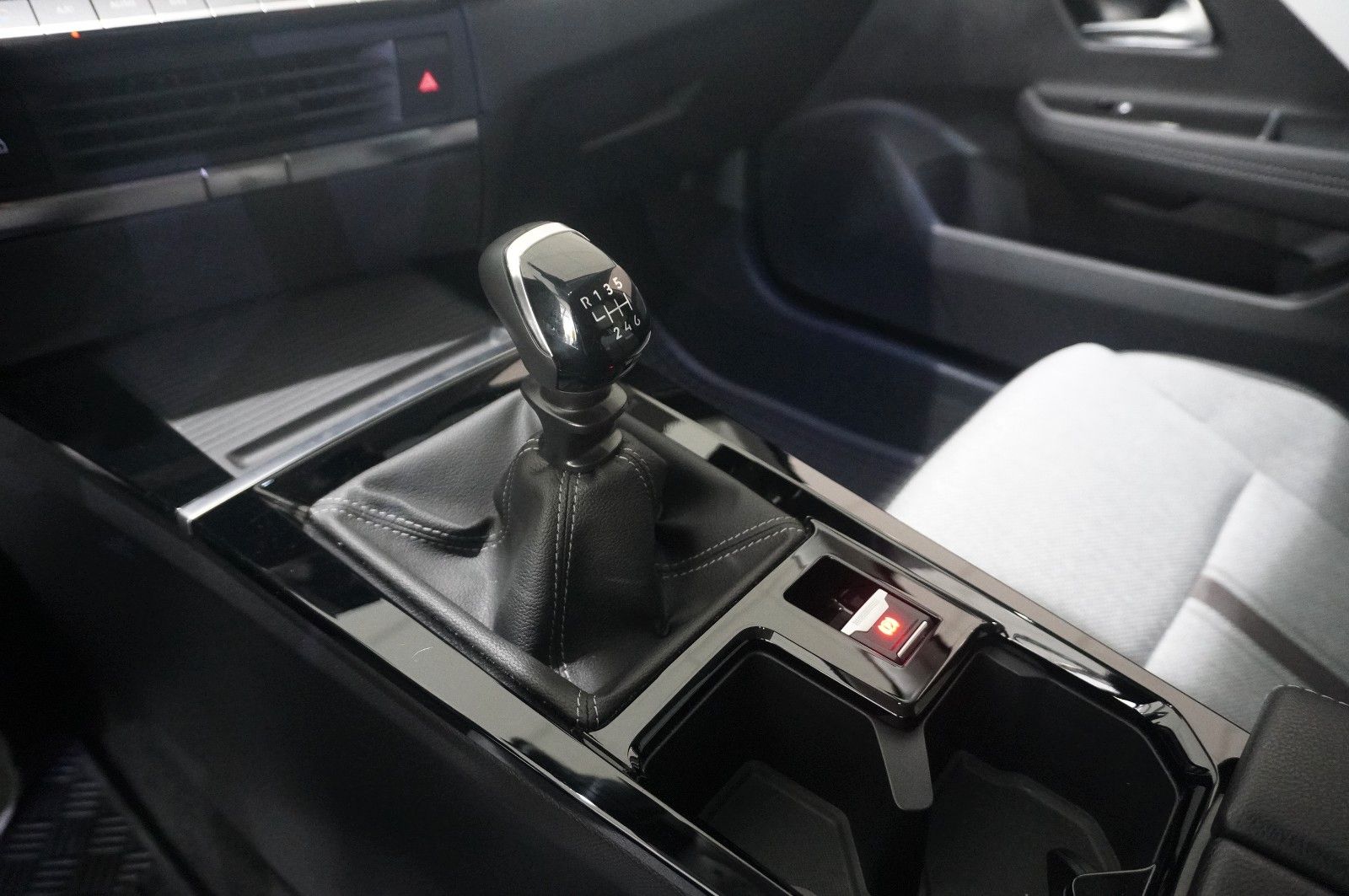 Fahrzeugabbildung Opel Astra ST 1.5D ELEGANCE NAVI/LED/KAMERA/SH/VIRT.