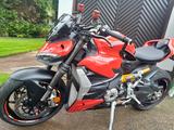 Ducati Streetfighter V2 mit vielen Extras - DUCATI ST2