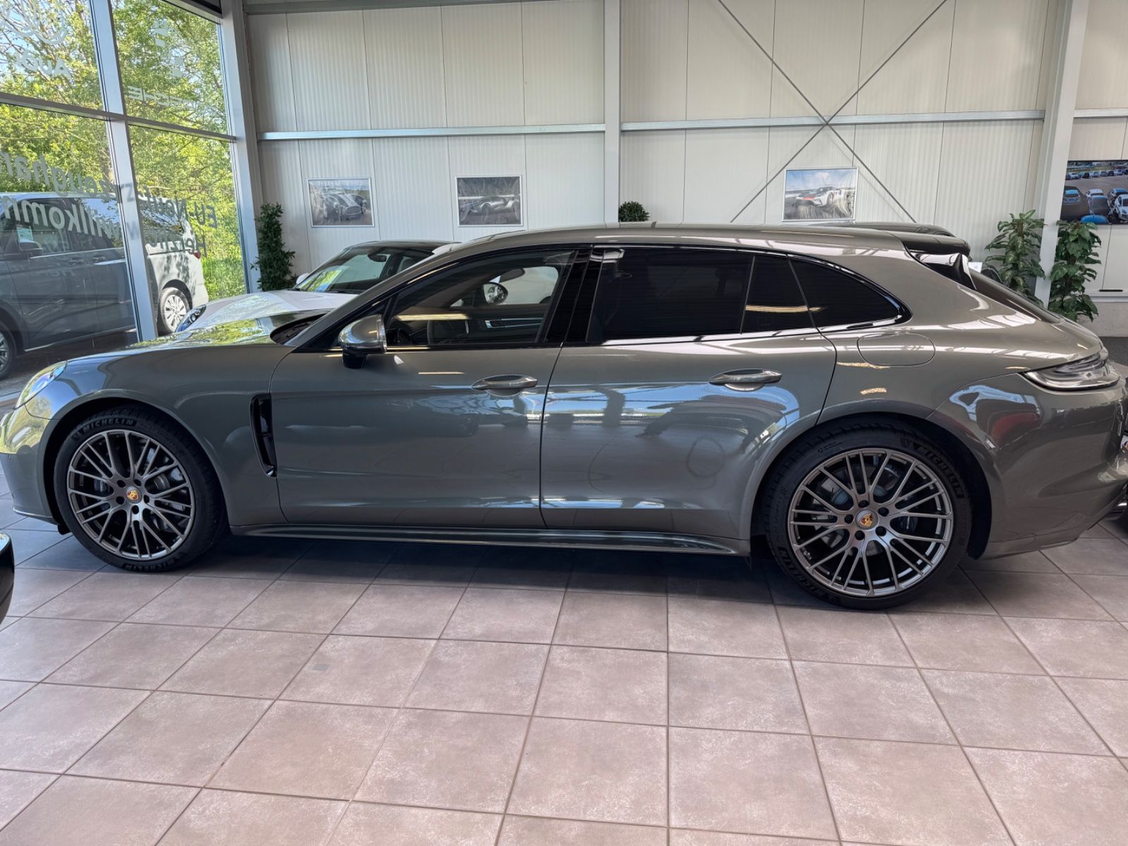 Fahrzeugabbildung Porsche Panamera Sport Turismo 4 E-Hybrid Platinum Editi