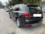 BMW X5 xDrive35i fast Vollausst ACC PANO 360° 8fach - BMW X5 mit Benzin-Antrieb
