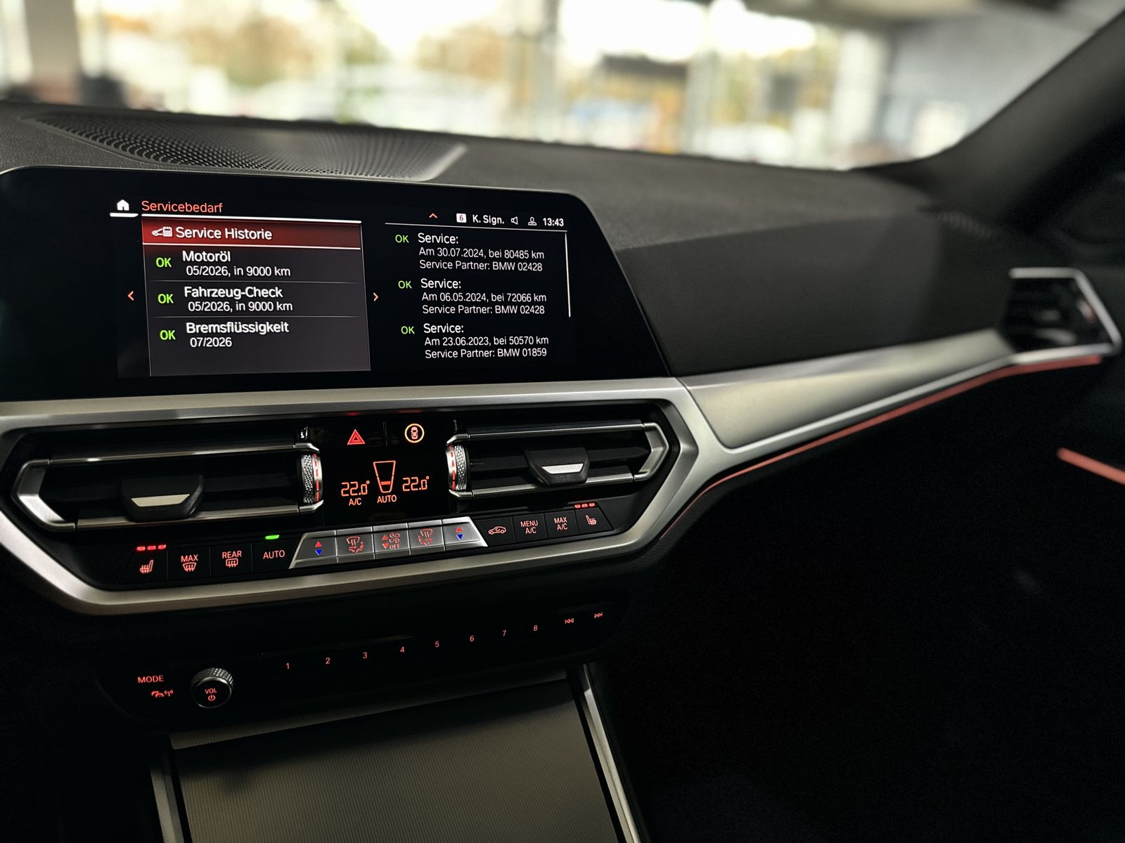 Fahrzeugabbildung BMW 320d Sport Line Panorama Kamera Laser HUD DAB