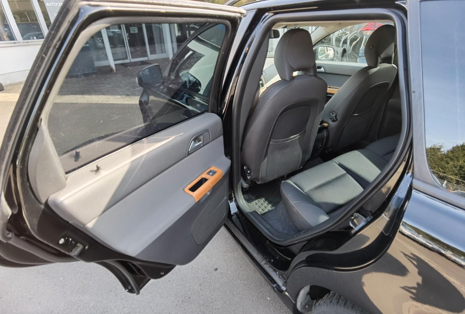 Volvo V50 2010 — photo 14