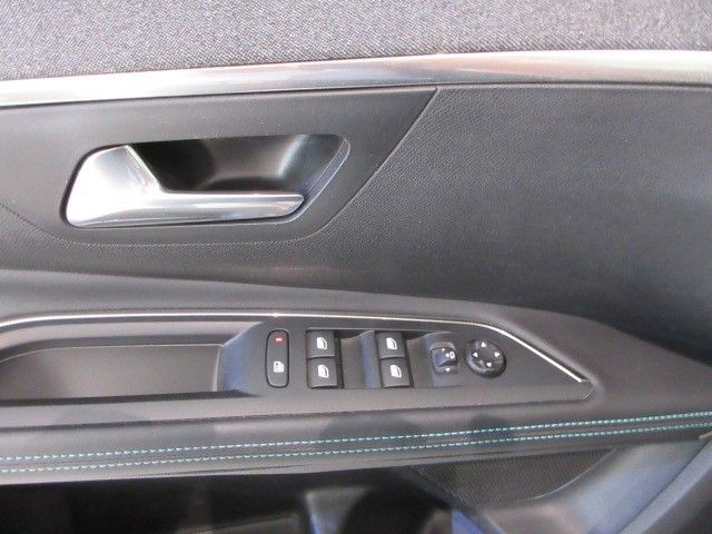 Fahrzeugabbildung Peugeot 5008 Allure Pack 1.2T NAVI/LED/SHZ/PDC/360°