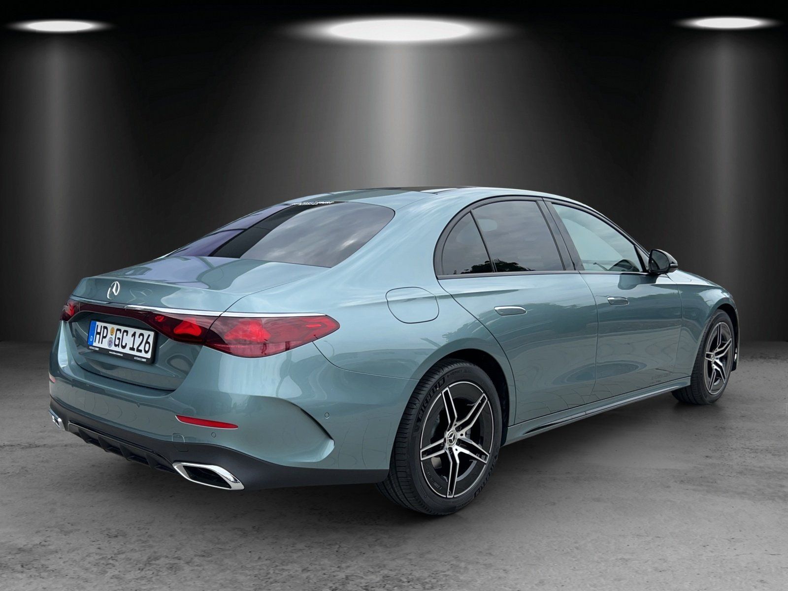 Fahrzeugabbildung Mercedes-Benz E 200 AMG Pano DISTRO Kamera NIGHT KeyGO 19"