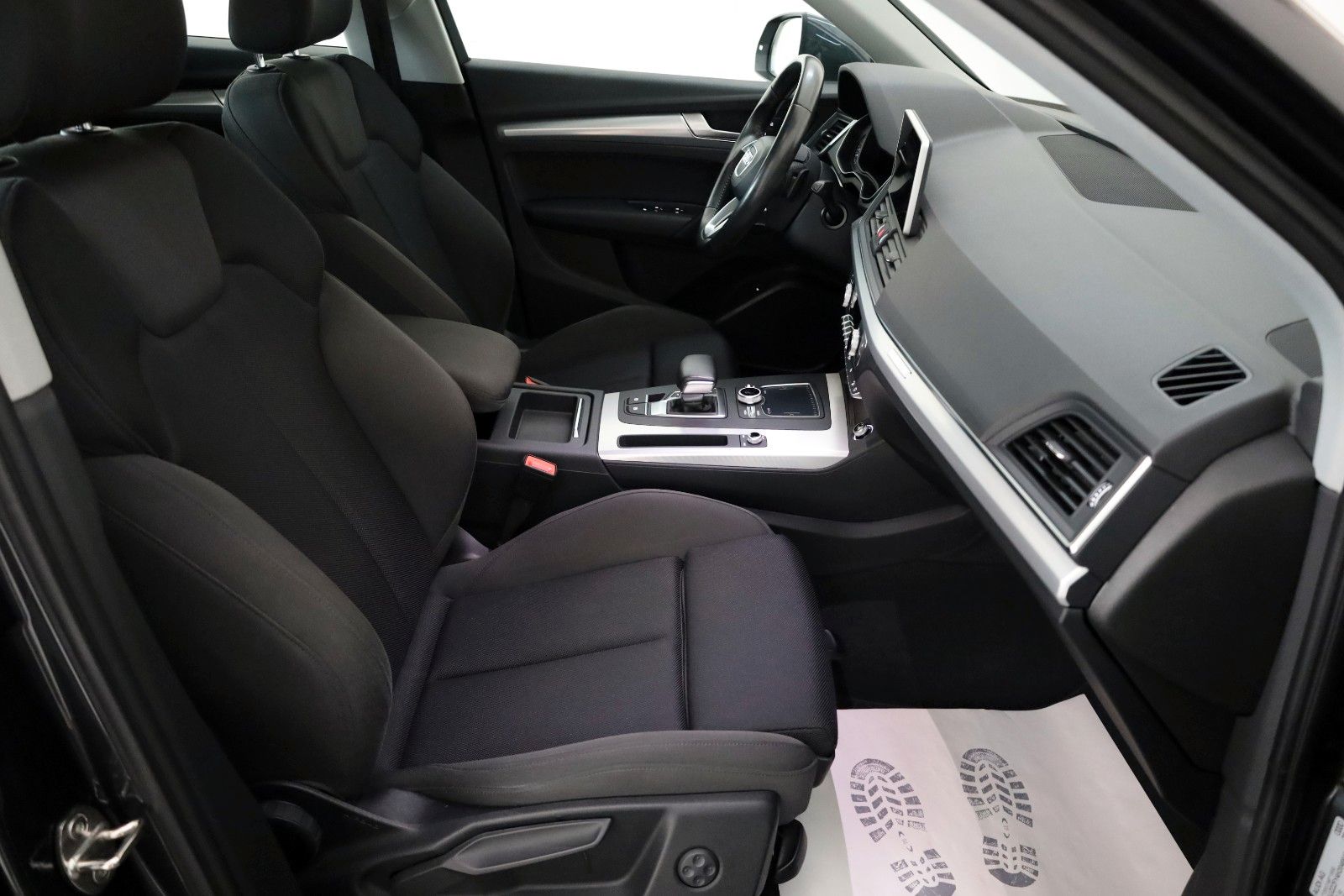 Fahrzeugabbildung Audi Q5 quattro sport Navi,LED,ACC,SH,Kamera,AHK, +WR