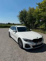 BMW 330i G21 Touring M-Sportpaket mit AHK - BMW 330 mit Benzin-Antrieb: Navigationssystem, Kombi, Automatik, Sportpaket M 330i