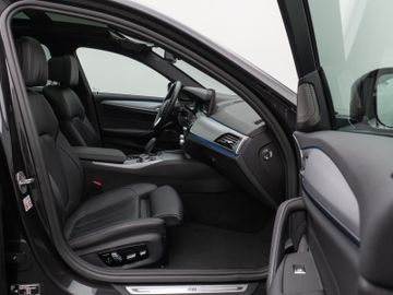 Fahrzeugabbildung BMW 530e Panorama Kamera Laser HUD DAB H/K ACC AHK