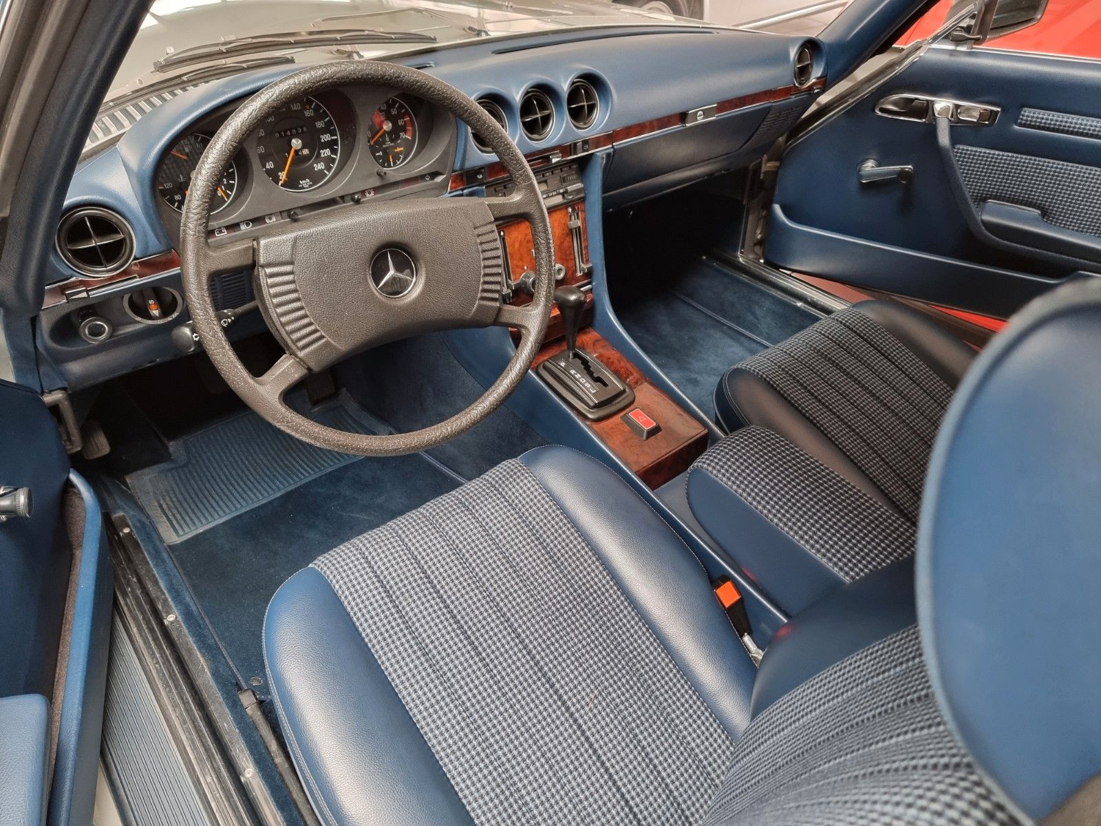 Fahrzeugabbildung Mercedes-Benz 450 SLC/1. Hand/Deutsch/Original 13.900 km!